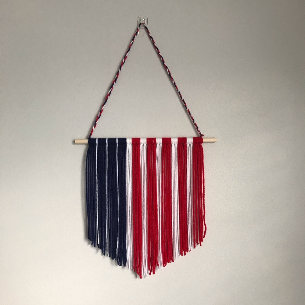 Patriotic Mini Yarn Wall Hanging